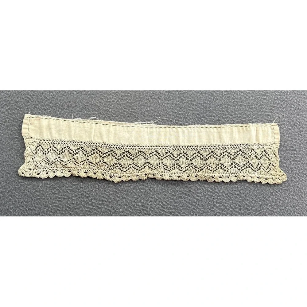 Vintage Handmade Cream Lace Trim Scalloped Edge Geometric Diamond 16x4 Inch